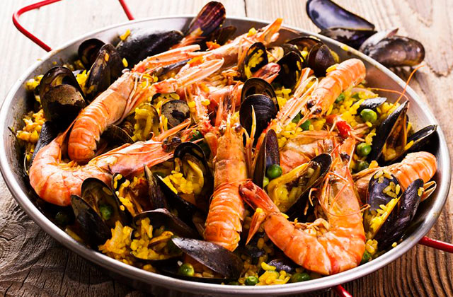 Paella de frutos do mar